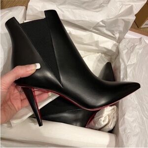 CHRISTIAN LOUBOUTIN Astri black leather Chelsea Bootie 37